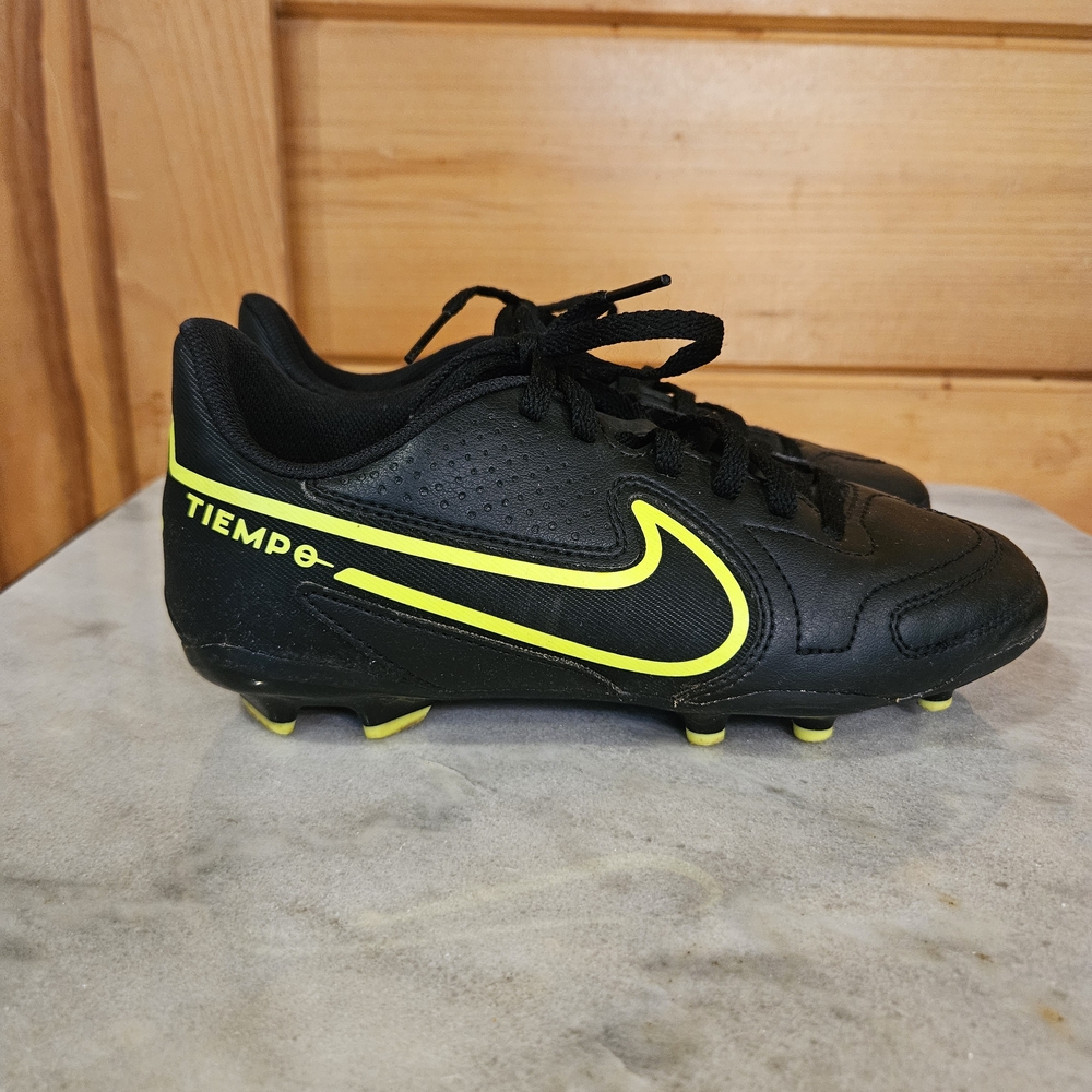 Nike Kids Soccer Cleats Size 2.5